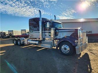 Kenworth W900L