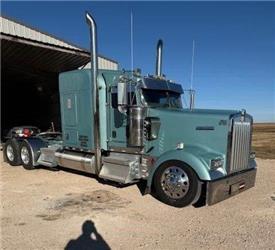 Kenworth W900L