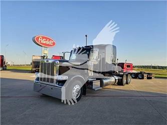 Peterbilt 389