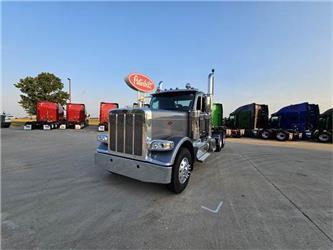 Peterbilt 589