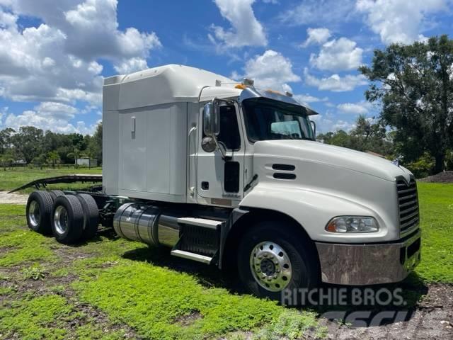 Mack CXU613 Pinnacle Camiones tractor