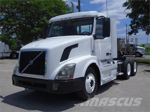 Volvo VNL64T300 Camiones tractor