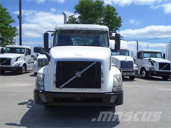 Volvo VNL64T300 Camiones tractor