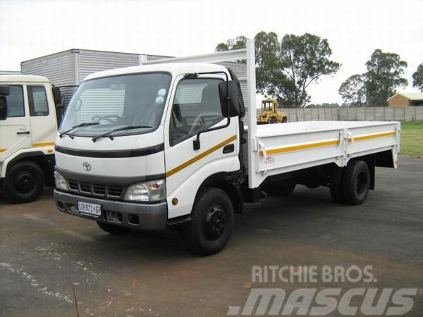 Toyota Dyna 7145 Camiones de cama baja