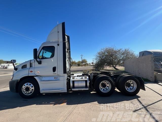 Freightliner CASCADIA 126 Camiones tractor