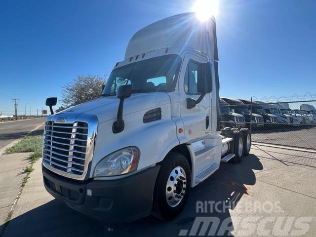 Freightliner CASCADIA 126 Camiones tractor