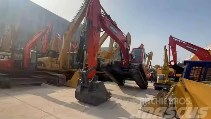 Doosan DX225 Excavadoras sobre orugas