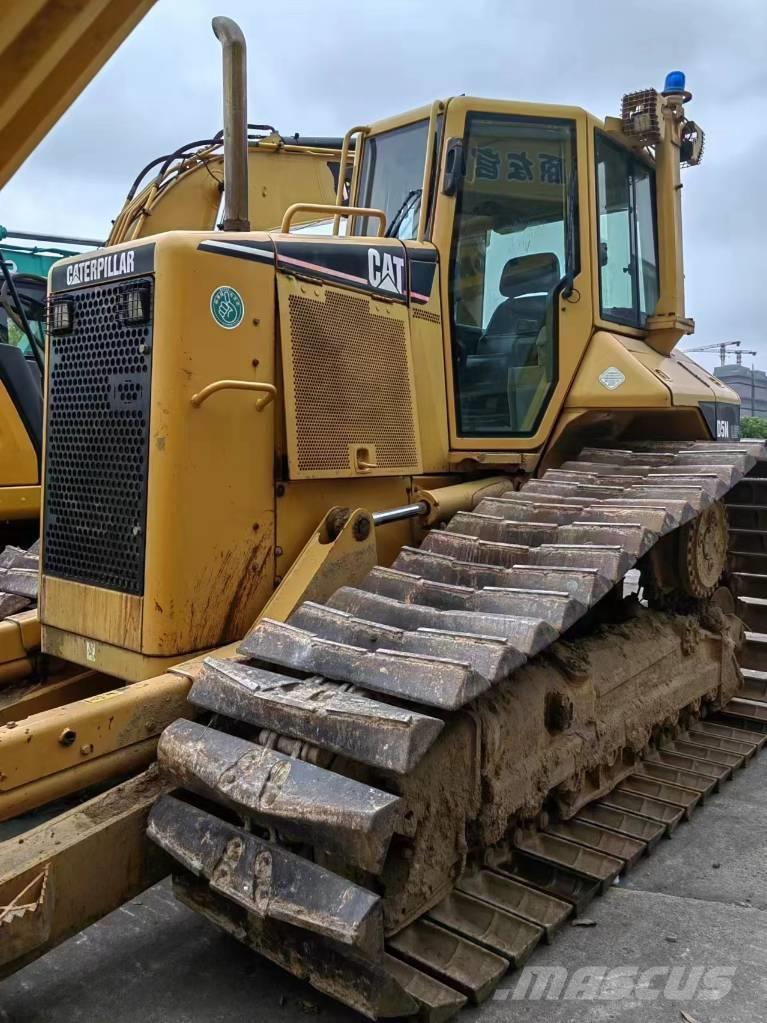 CAT D5N Buldozer sobre oruga