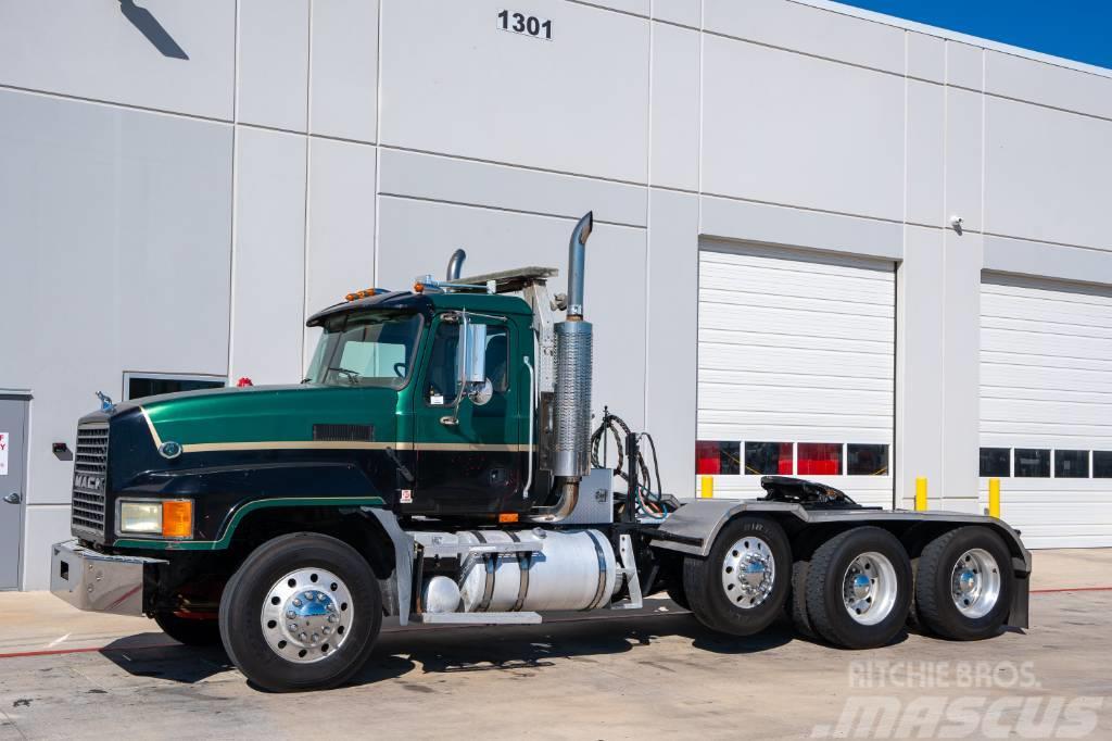 Mack CL 733 Camiones con chasís y cabina