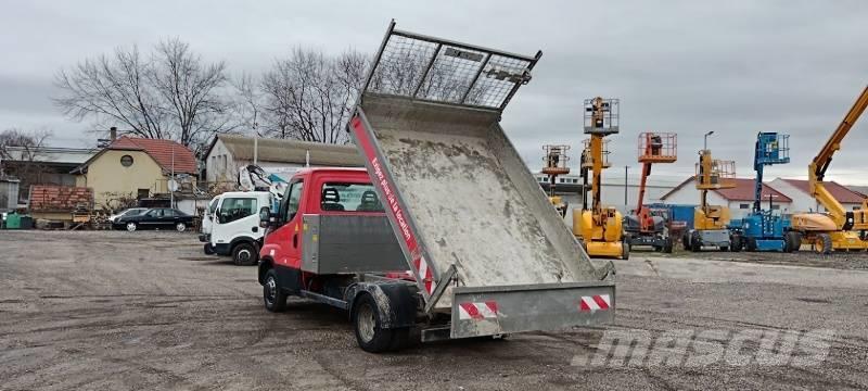 Iveco 35C 13 Caja abierta/laterales abatibles