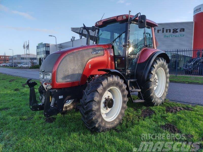 Valtra M 130 Tractores