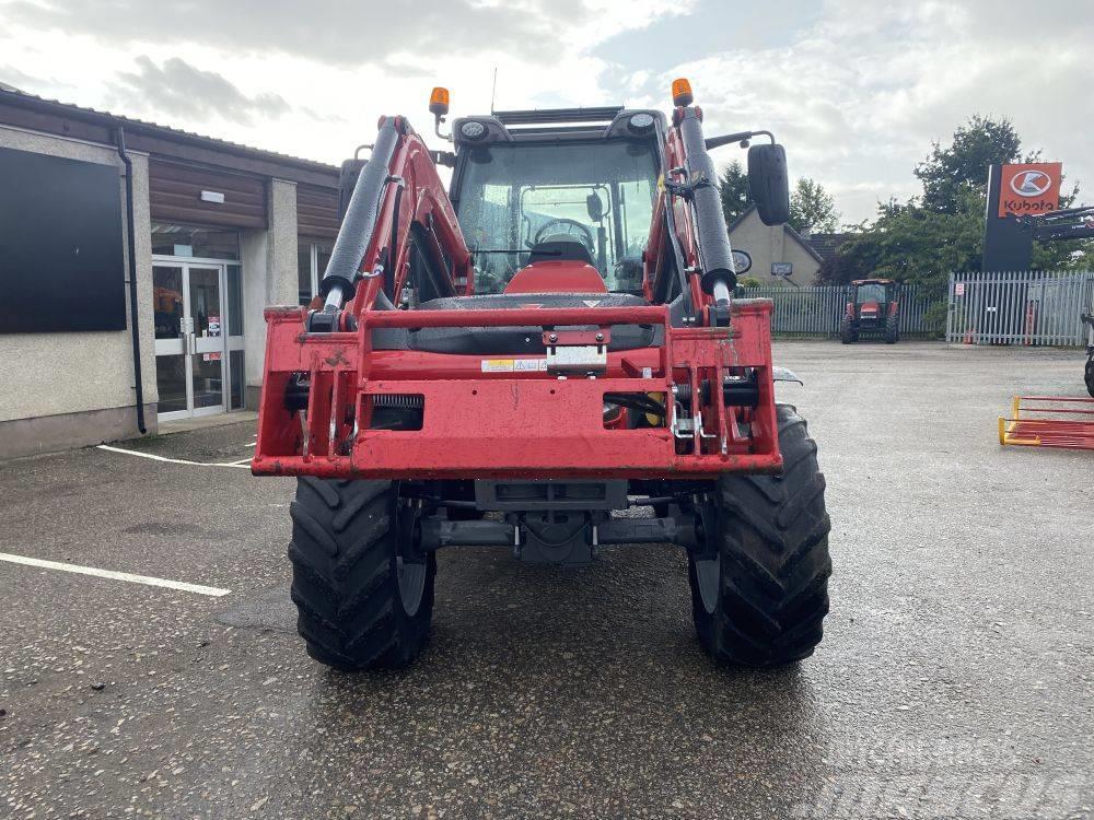 Massey Ferguson 5713 Tractores