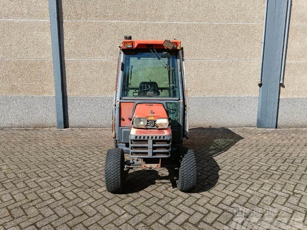 Kubota B2400 Otros