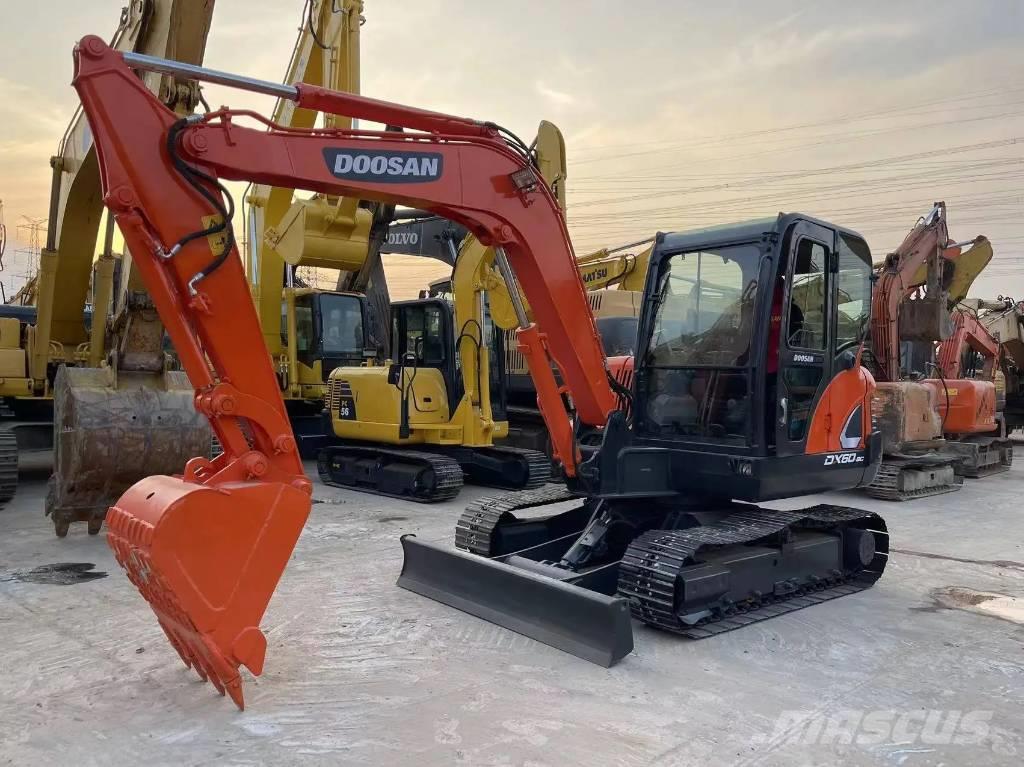 Doosan DX60 Excavadoras sobre orugas