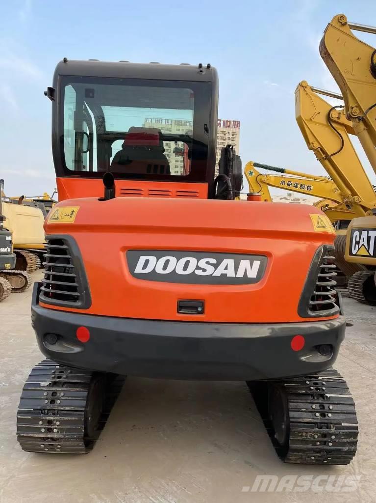 Doosan DX60 Excavadoras sobre orugas