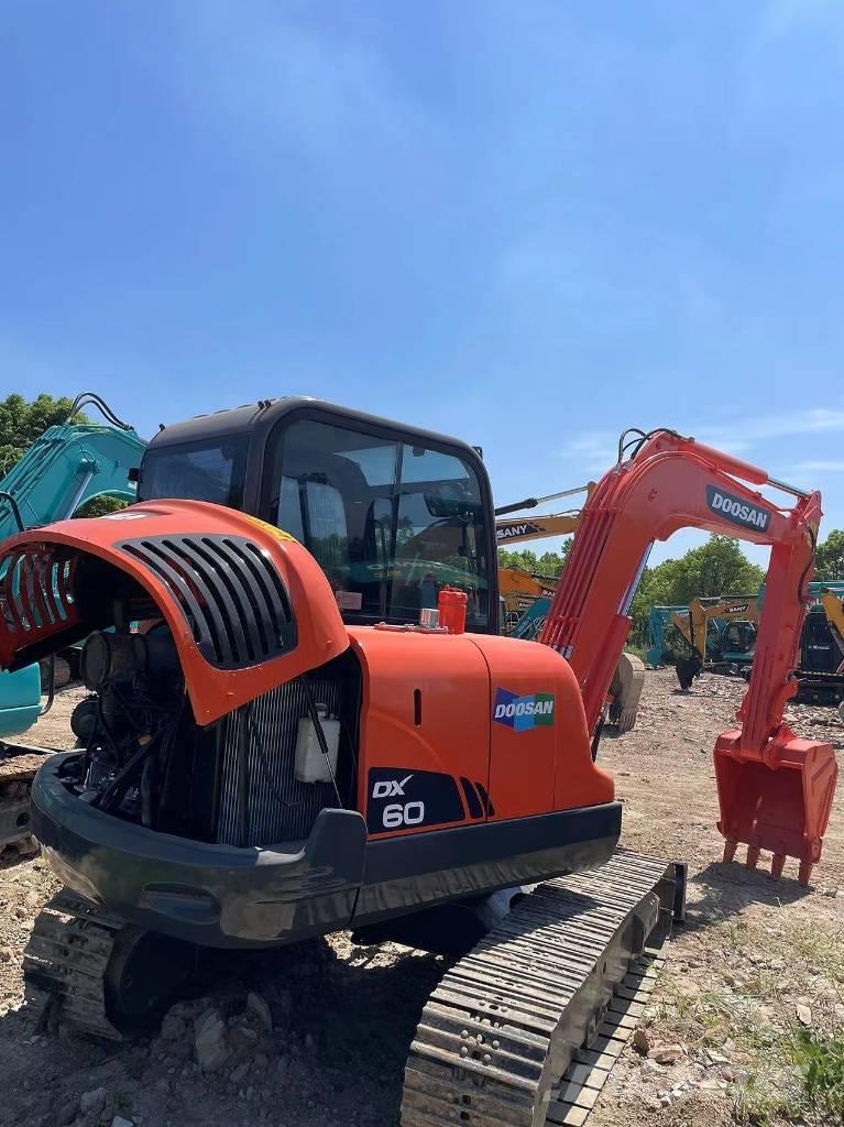 Doosan DX60 Excavadoras sobre orugas