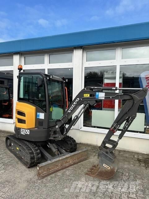 Volvo Kompaktbagger ECR25DFL Miniexcavadoras