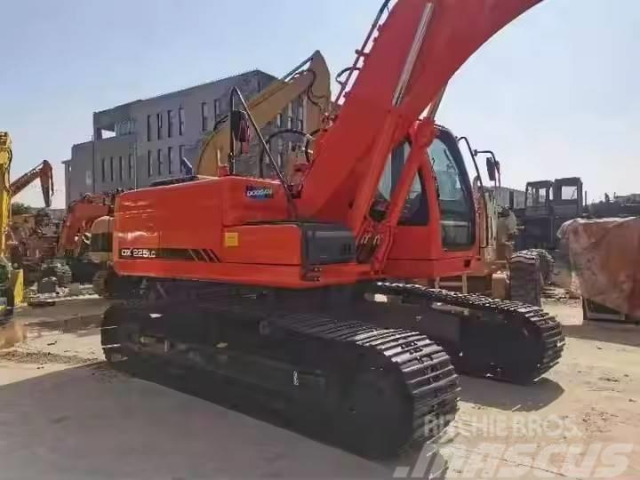 Doosan DX225LC Excavadoras sobre orugas