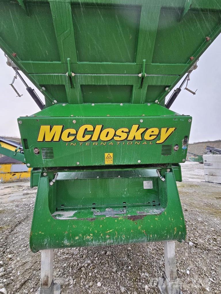 McCloskey R230 Machacadoras