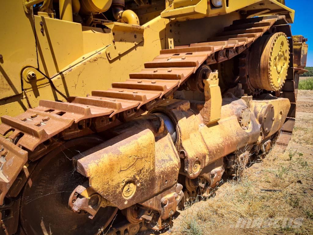 CAT D10 Buldozer sobre oruga