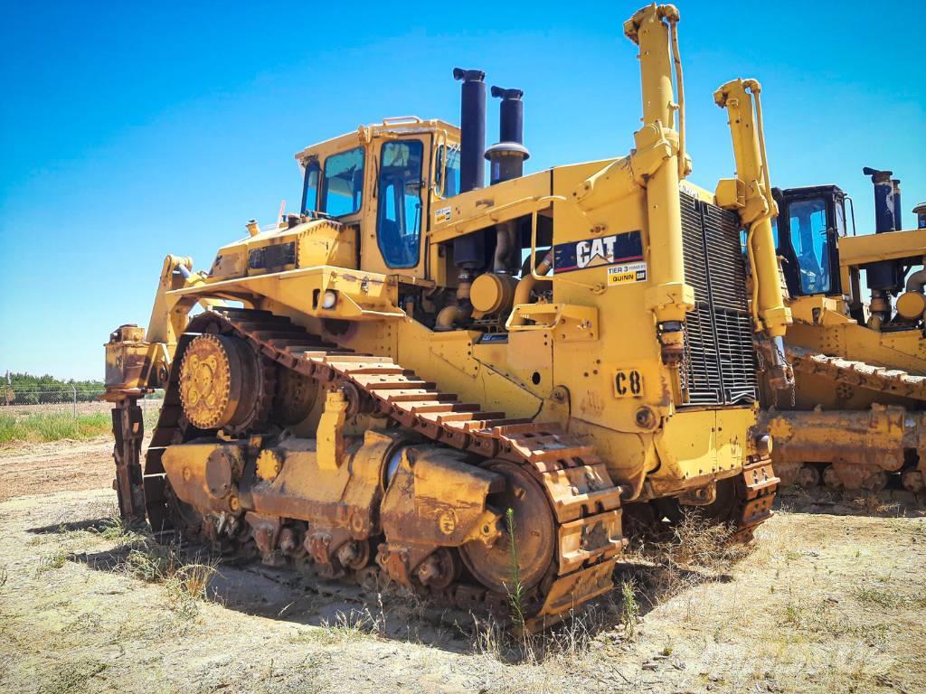 CAT D10 Buldozer sobre oruga