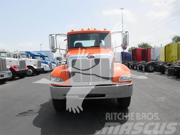 Peterbilt 337 Camiones de cama baja