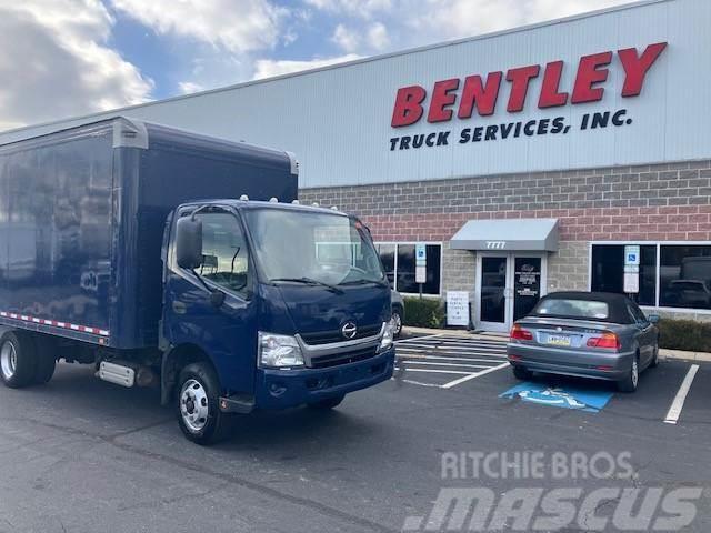 Hino 155 Camiones con caja de remolque