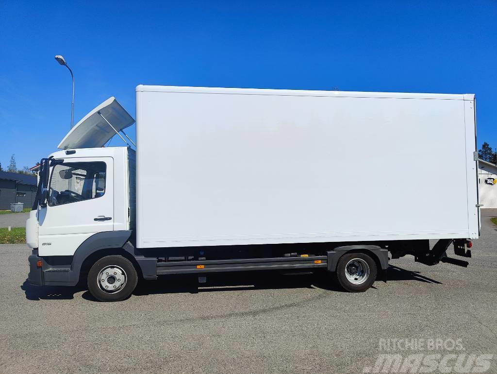 Mercedes-Benz Atego Camiones con caja de remolque