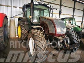 Valtra N121   arm Plataformas y cucharones