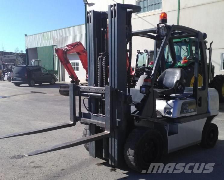 Nissan FGD02A30Q Camiones diesel