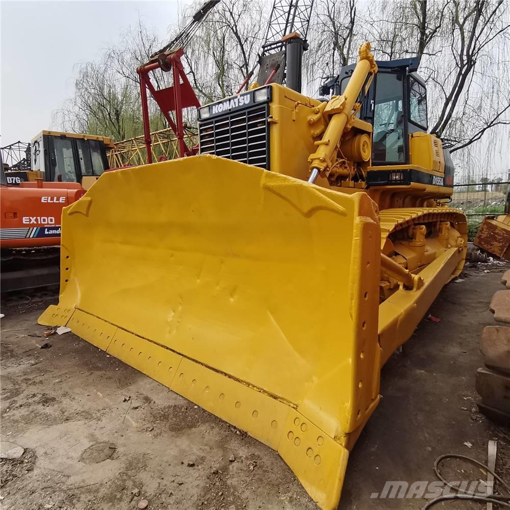 Komatsu d155a-2 Buldozer sobre oruga