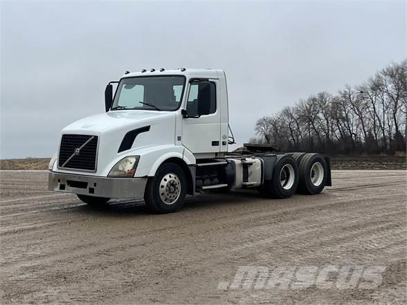 Volvo VNL64T300 Camiones tractor