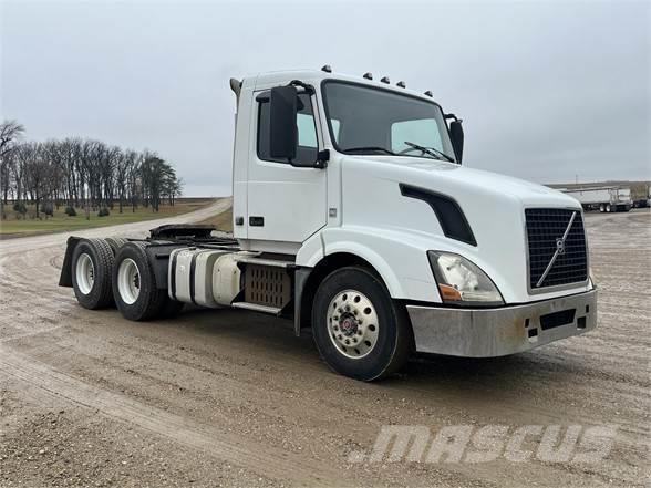 Volvo VNL64T300 Camiones tractor