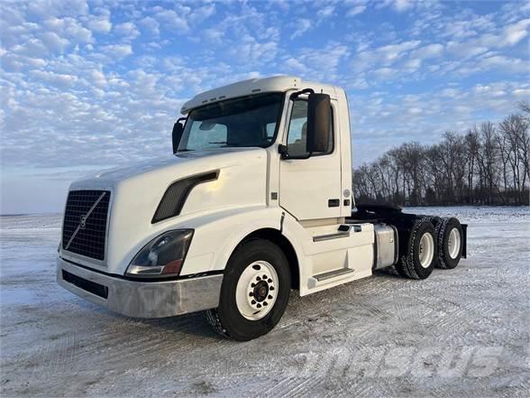 Volvo VNL64T300 Camiones tractor