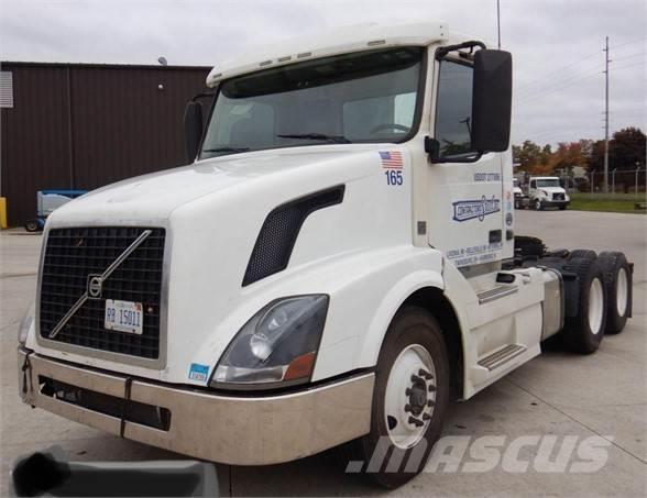 Volvo VNL64T300 Camiones tractor