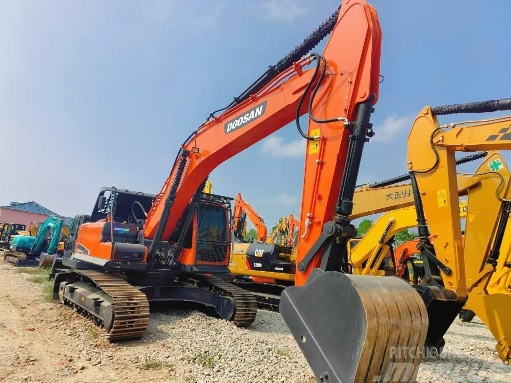 Doosan DX 225 Excavadoras sobre orugas