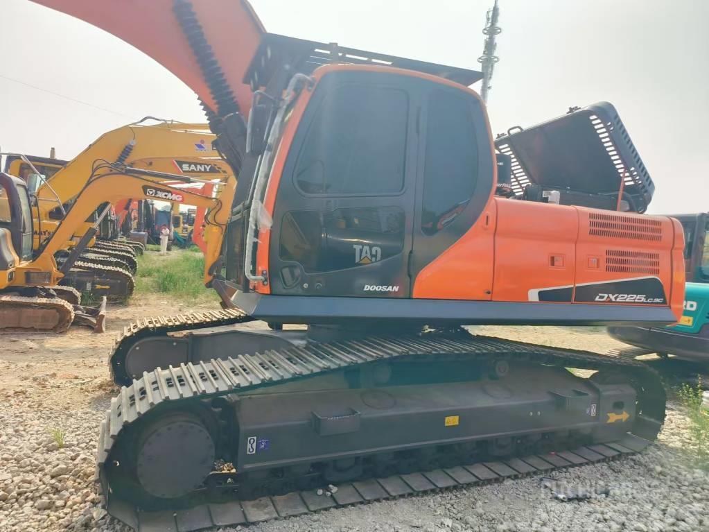 Doosan DX 225 Excavadoras sobre orugas