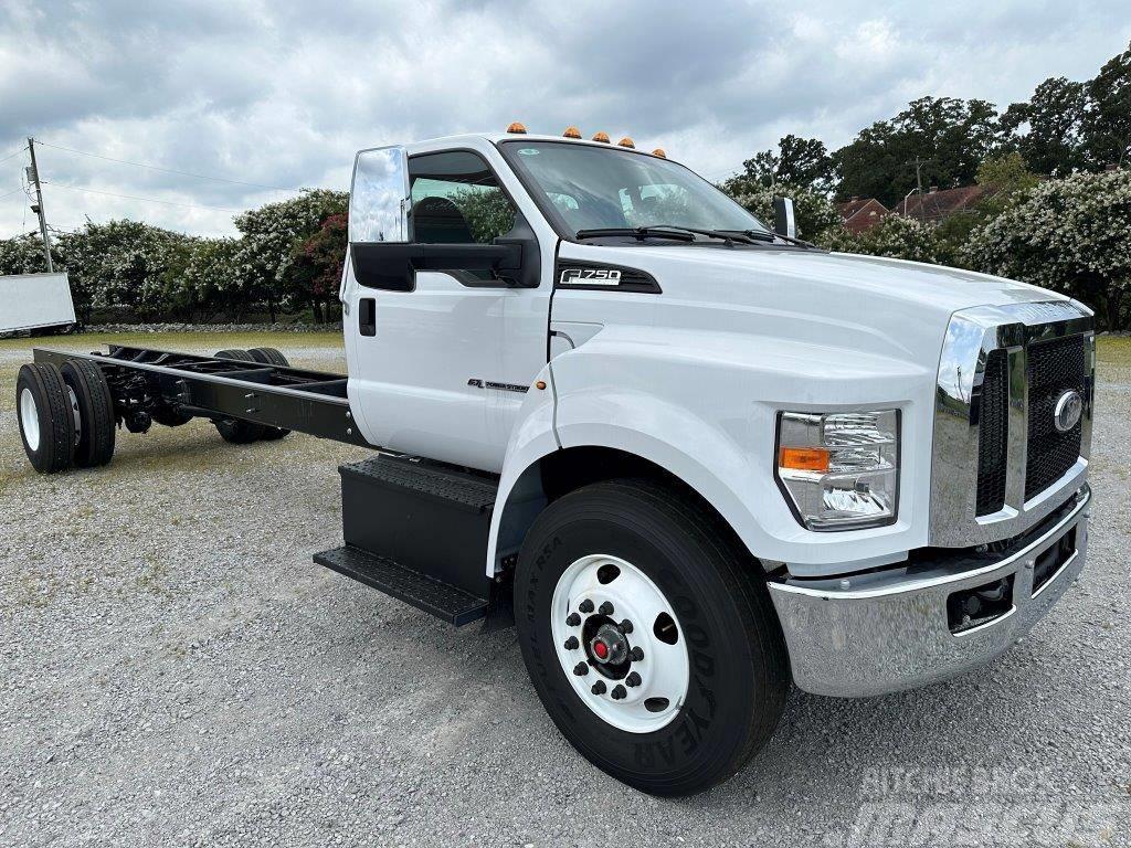 Ford F-750 Camiones con chasís y cabina