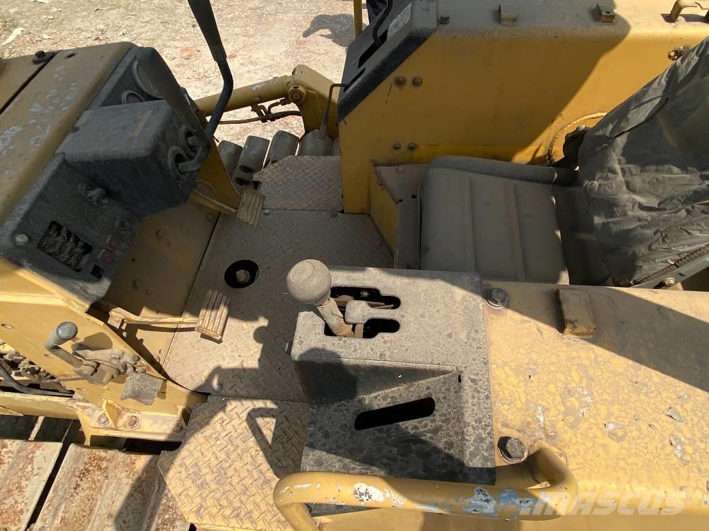 Komatsu D21P-6 Buldozer sobre oruga