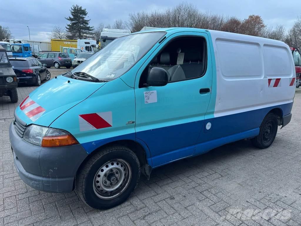 Toyota HiAce Vehículos de caha cerrada