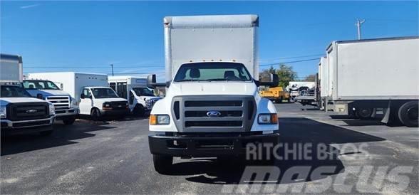 Ford F750 Camiones con caja de remolque