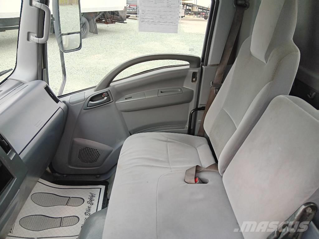 Isuzu NQR Camiones con caja de remolque