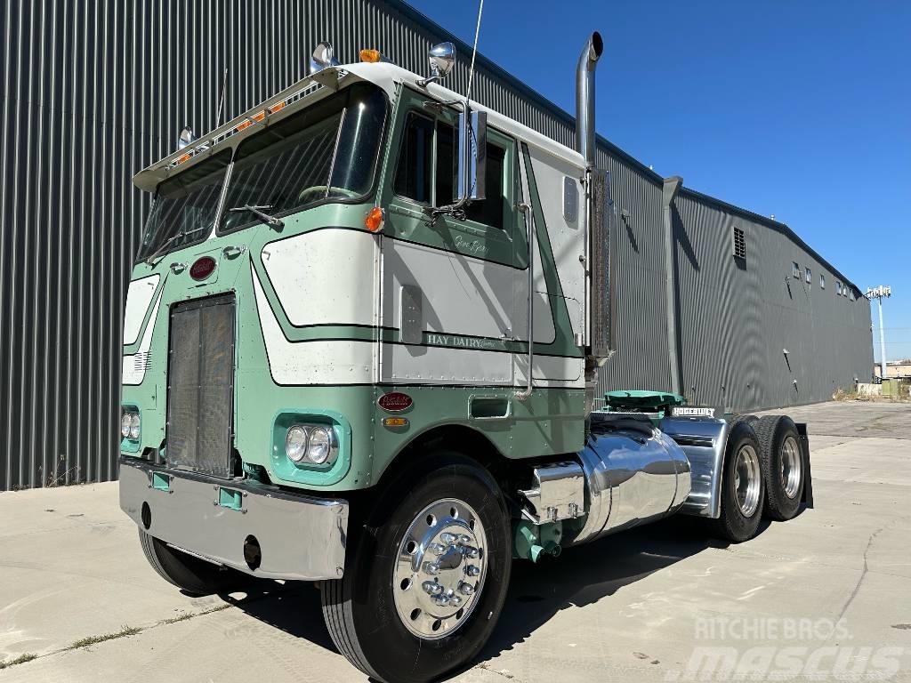 Peterbilt 352A Cabinas