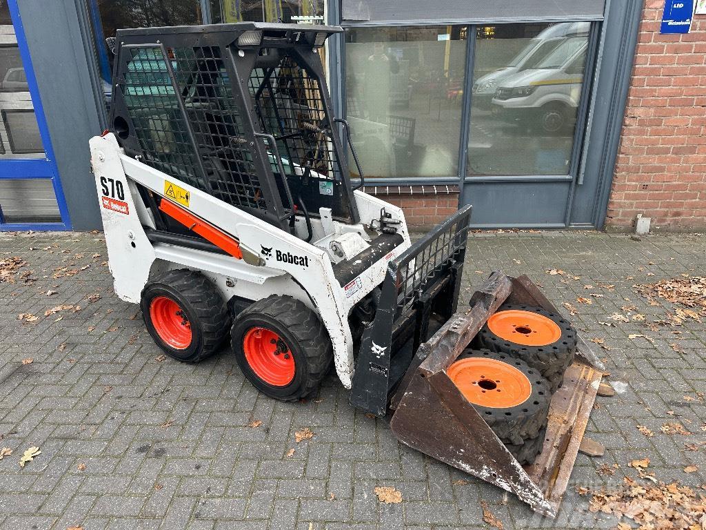 Bobcat S70 Schranklader Cargadoras multifunción