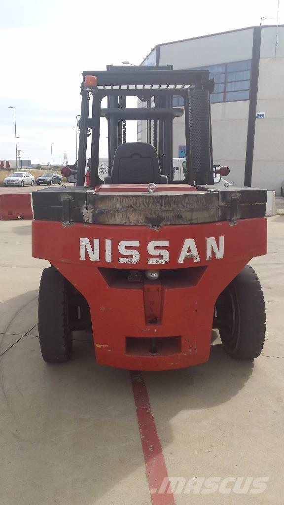 Nissan WF05H70U Camiones diesel