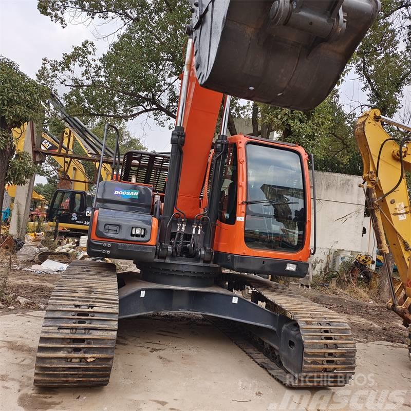 Doosan DX225 Excavadoras sobre orugas