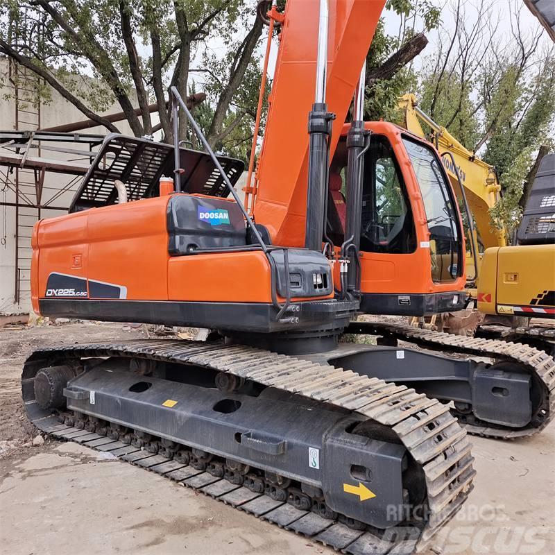 Doosan DX225 Excavadoras sobre orugas