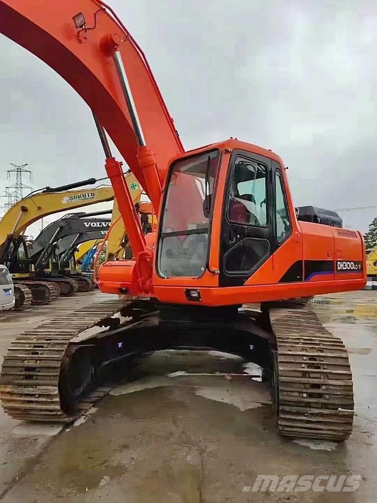 Doosan 300 Excavadoras sobre orugas