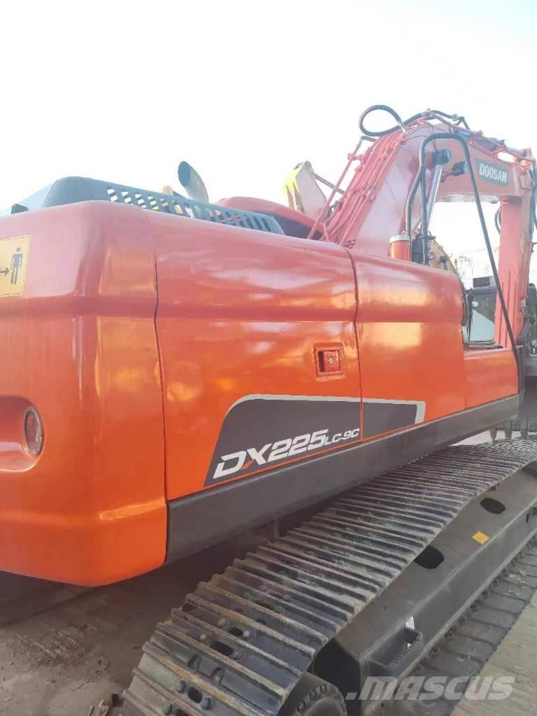 Doosan DX 225 Excavadoras sobre orugas