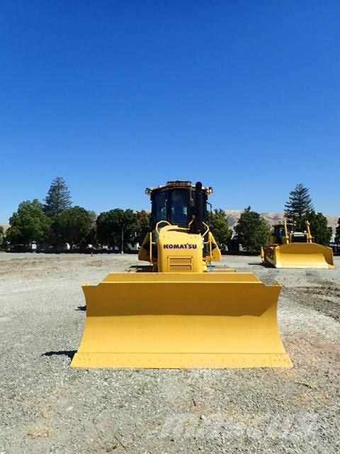 Komatsu D61EX-24 Buldozer sobre oruga